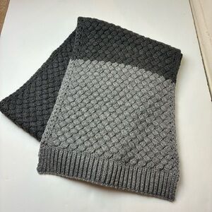 Banana Republic Two Tone Basket Weave Chunky Knit Scarf -77” long